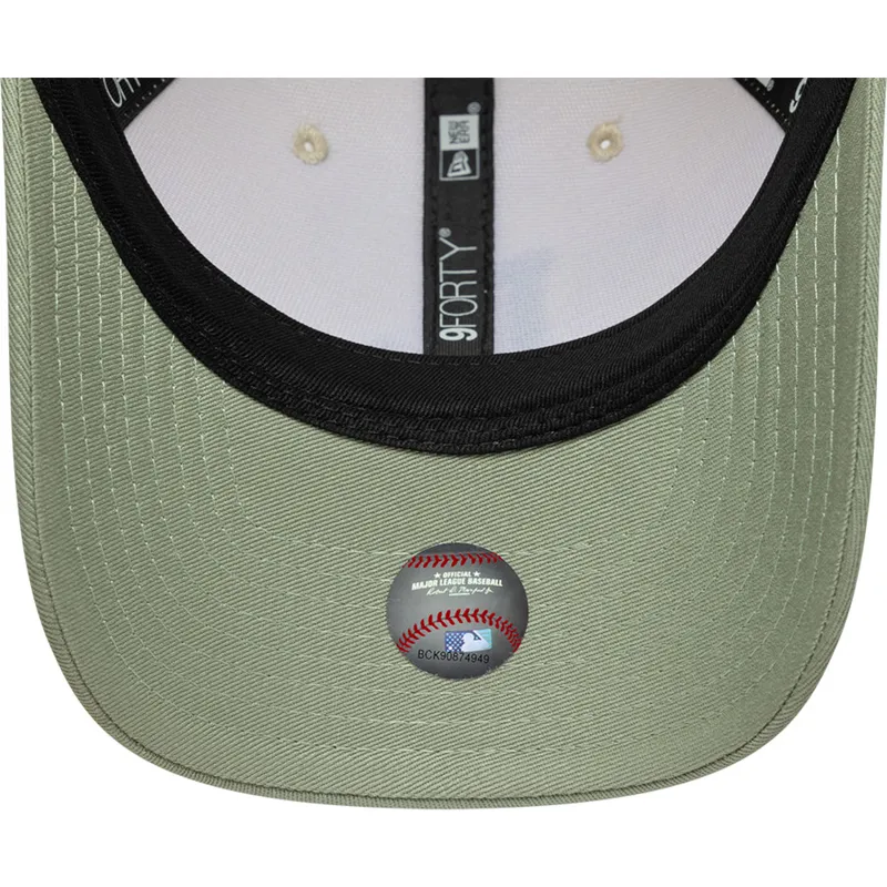 cappellino-visiera-curva-beige-e-verde-snapback-con-logo-verde-9forty-m-crown-side-script-dei-los-angeles-dodgers-mlb-di-new-era