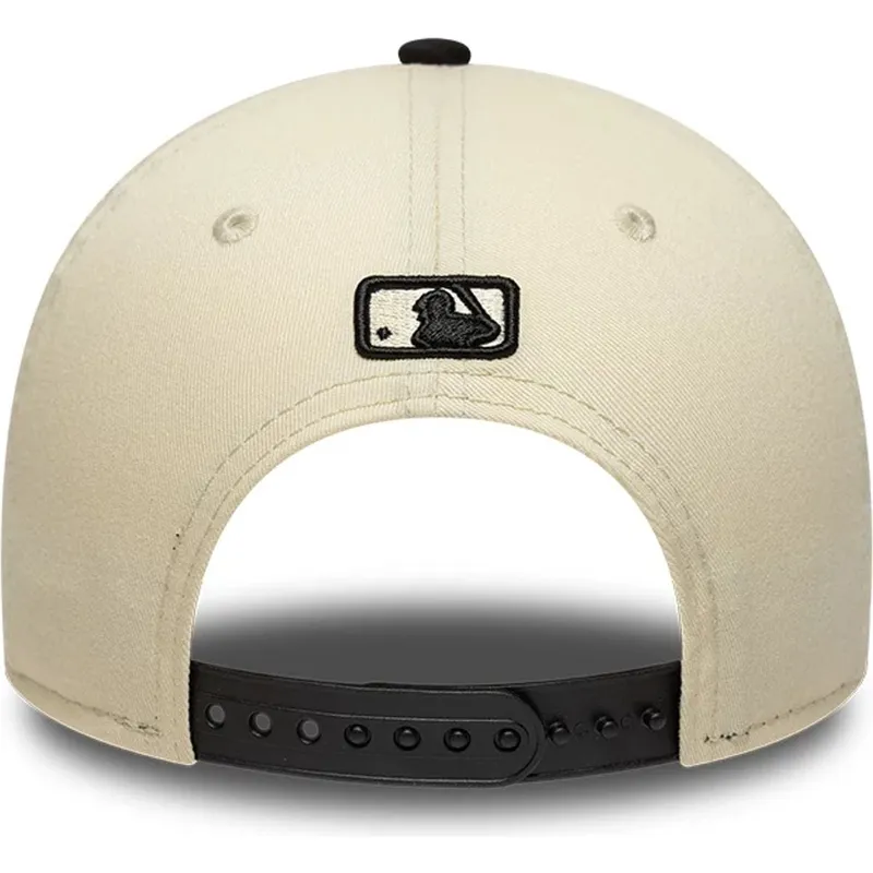 petten-gebogen-beige-snapback-9forty-m-crown-side-script-van-new-york-mets-mlb-van-new-era