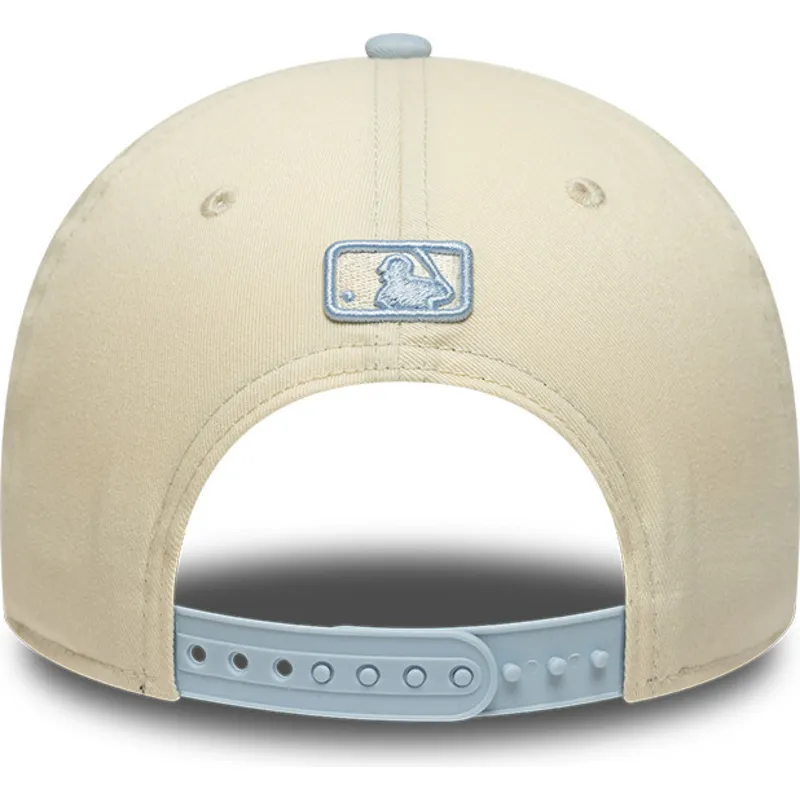 cappellino-curvo-beige-e-blu-snapback-con-logo-blu-9forty-m-crown-side-script-dei-new-york-yankees-mlb-di-new-era