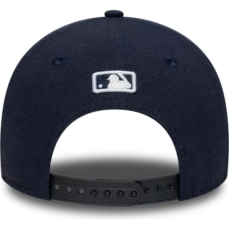 petten-gebogen-marineblauw-snapback-9forty-m-crown-linen-van-new-york-yankees-mlb-van-new-era