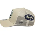 petten-gebogen-beige-snapback-9forty-m-crown-a-frame-multi-patch-van-new-era