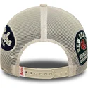 petten-gebogen-beige-snapback-9forty-m-crown-a-frame-multi-patch-van-new-era
