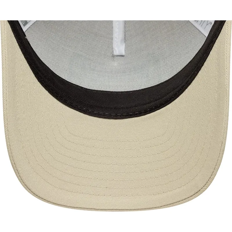 beige-trucker-keps-9forty-m-crown-a-frame-multi-patch-fran-new-era