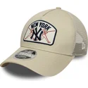 petten-gebogen-beige-snapback-9forty-m-crown-a-frame-van-new-york-yankees-mlb-van-new-era