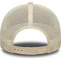 gorra-trucker-beige-con-logo-beige-a-frame-outline-de-new-york-yankees-mlb-de-new-era