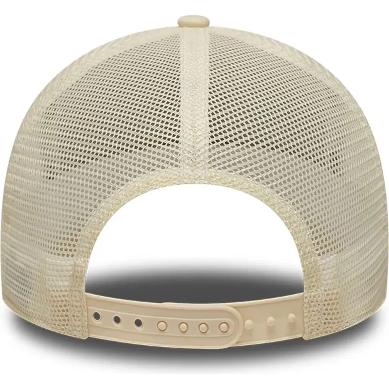 cappellino-trucker-beige-con-logo-beige-a-frame-outline-di-new-york-yankees-mlb-di-new-era