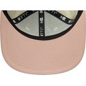 gorra-plana-beige-snapback-con-logo-rosa-9fifty-original-fit-world-series-patch-de-los-angeles-dodgers-mlb-de-new-era