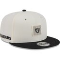 gorra-plana-beige-y-negra-snapback-9fifty-training-pack-2026-de-las-vegas-raiders-nfl-de-new-era