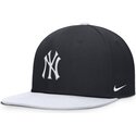 gorra-plana-azul-marino-y-blanca-snapback-para-nino-dri-fit-pro-structured-square-bill-de-new-york-yankees-mlb-de-nike