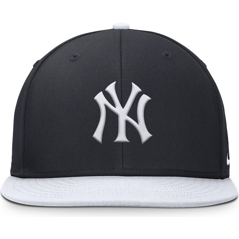 gorra-plana-azul-marino-y-blanca-snapback-para-nino-dri-fit-pro-structured-square-bill-de-new-york-yankees-mlb-de-nike gorra-plana-azul-marino-y-blanca-snapback-para-nino-dri-fit-pro-structured-square-bill-de-new-york-yankees-mlb-de-nike