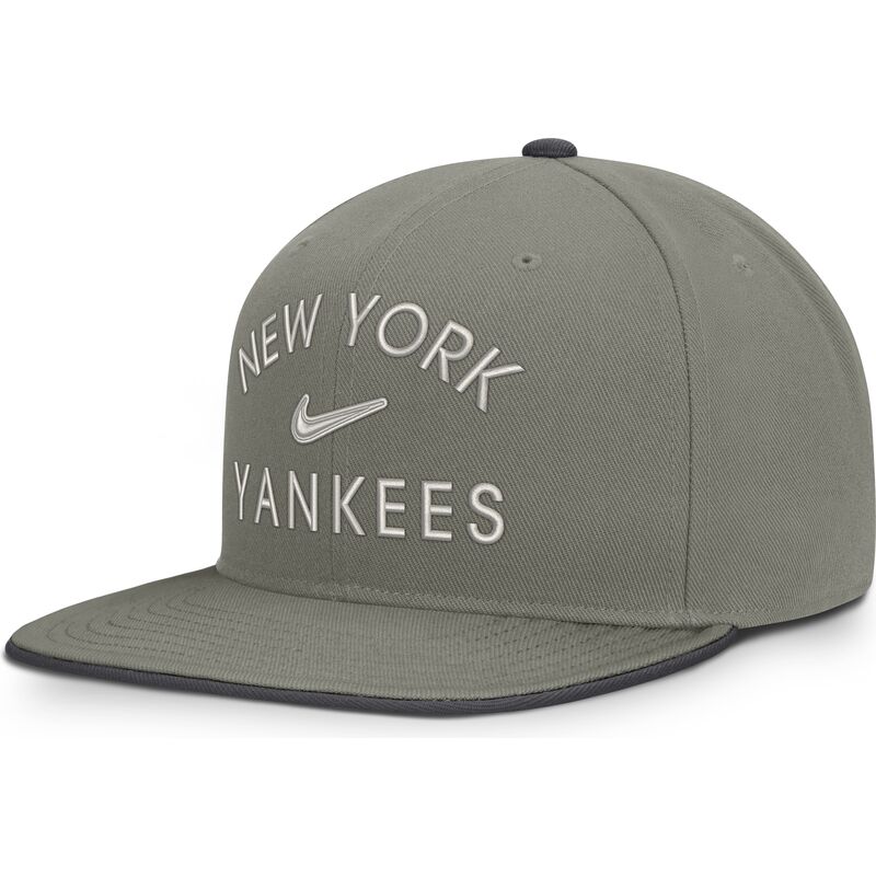 petten-plat-groen-snapback-dri-fit-pro-structured-square-bill-van-new-york-yankees-mlb-van-nike