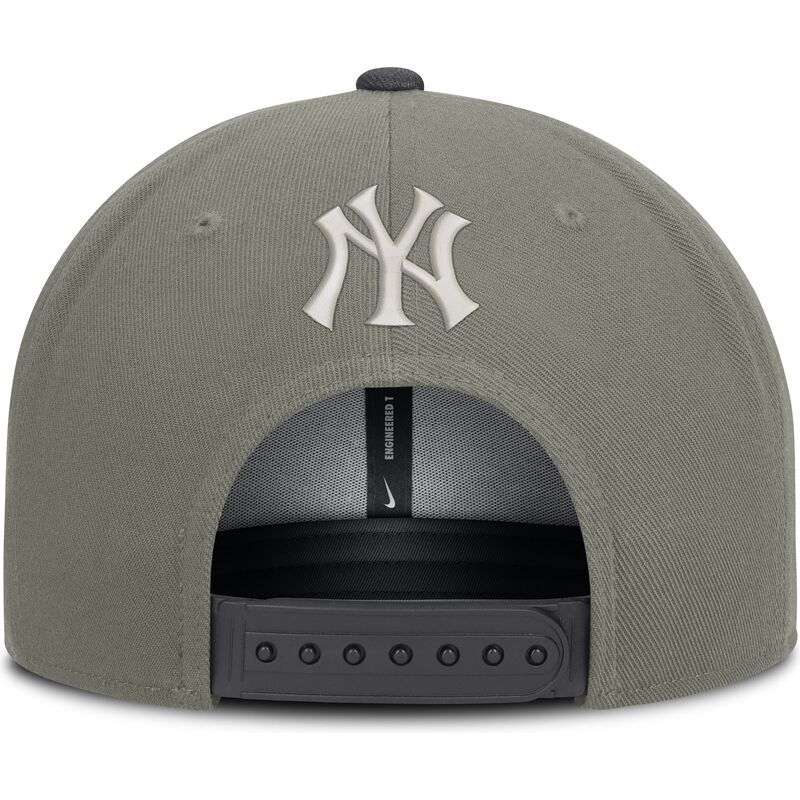 gorra-plana-verde-snapback-dri-fit-pro-structured-square-bill-de-new-york-yankees-mlb-de-nike