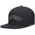 petten-plat-marineblauw-aangepast-dri-fit-true-structured-round-bill-van-new-york-yankees-mlb-van-nike