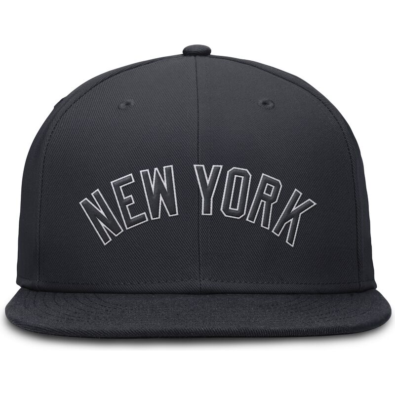 gorra-plana-azul-marino-ajustada-dri-fit-true-structured-round-bill-de-new-york-yankees-mlb-de-nike