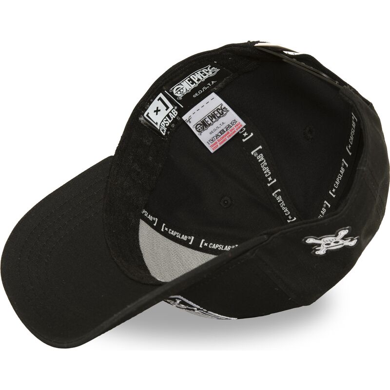 petten-gebogen-zwart-snapback-op7-embb-one-piece-van-capslab