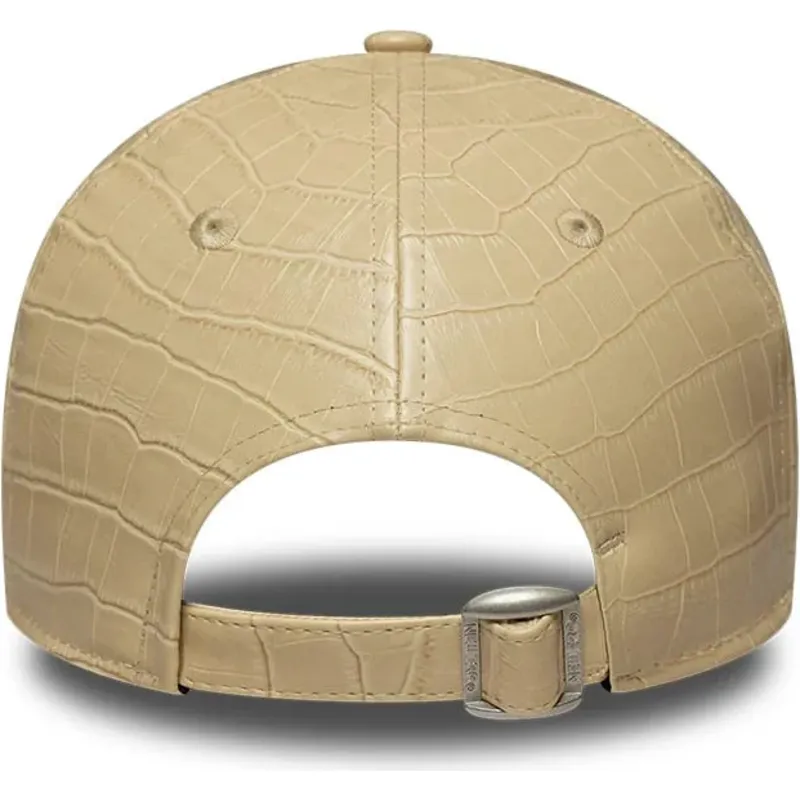 gorra-curva-beige-ajustable-para-mujer-con-logo-beige-9forty-pu-pattern-de-new-york-yankees-mlb-de-new-era