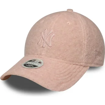 New Era Curved Brim Women Pink Logo 9FORTY M-Crown Winter Borg New York Yankees MLB Pink Snapback Cap
