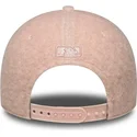 gorra-curva-rosa-snapback-para-mujer-con-logo-rosa-9forty-m-crown-winter-borg-de-new-york-yankees-mlb-de-new-era