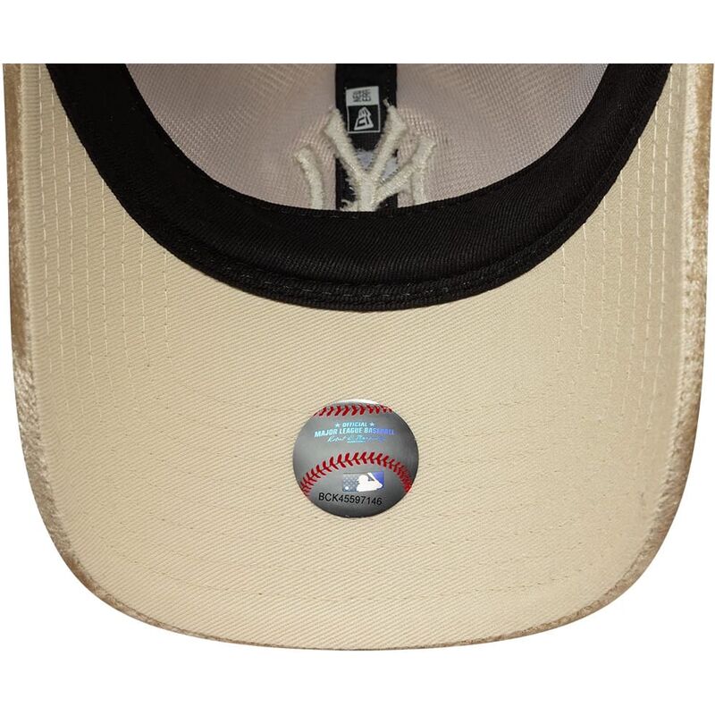 new-era-curved-brim-women-9twenty-velour-new-york-yankees-mlb-beige-adjustable-cap-with-beige-logo