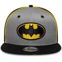 gorra-plana-gris-y-negra-snapback-para-nino-9fifty-piping-de-batman-dc-comics-de-new-era