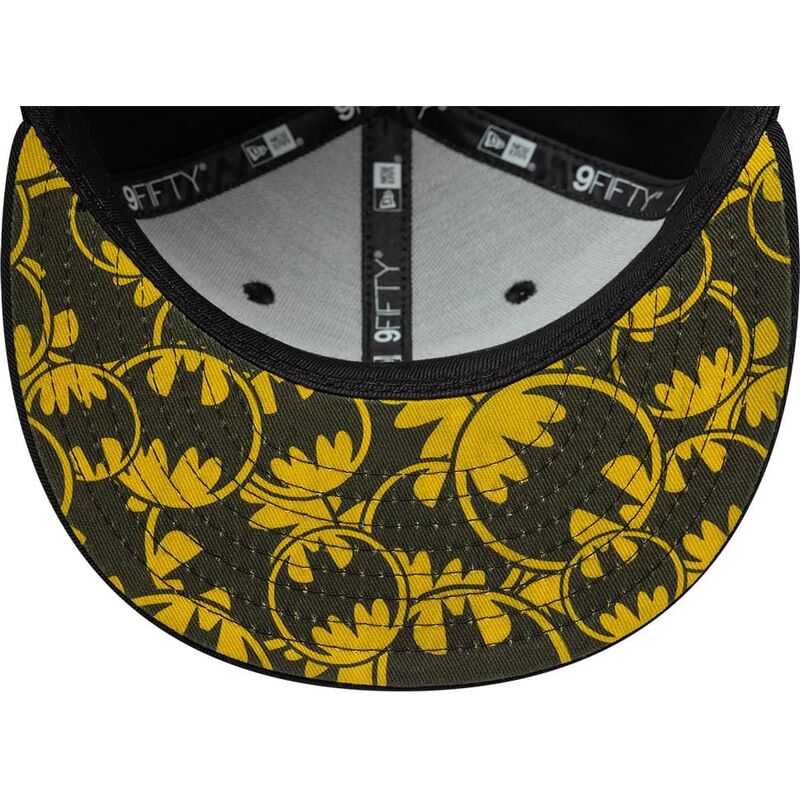 gorra-plana-gris-y-negra-snapback-para-nino-9fifty-piping-de-batman-dc-comics-de-new-era