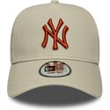 gorra-curva-beige-snapback-con-logo-marron-e-frame-league-essential-de-new-york-yankees-mlb-de-new-era