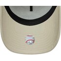 gorra-curva-beige-snapback-con-logo-marron-e-frame-league-essential-de-new-york-yankees-mlb-de-new-era