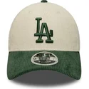 gorra-curva-beige-y-verde-snapback-con-logo-verde-9forty-m-crown-cord-de-los-angeles-dodgers-mlb-de-new-era
