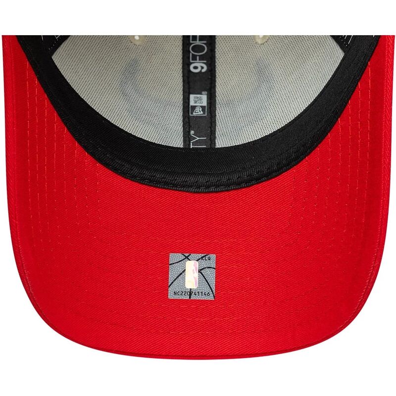 gorra-curva-beige-y-roja-ajustable-9forty-colour-block-de-chicago-bulls-nba-de-new-era