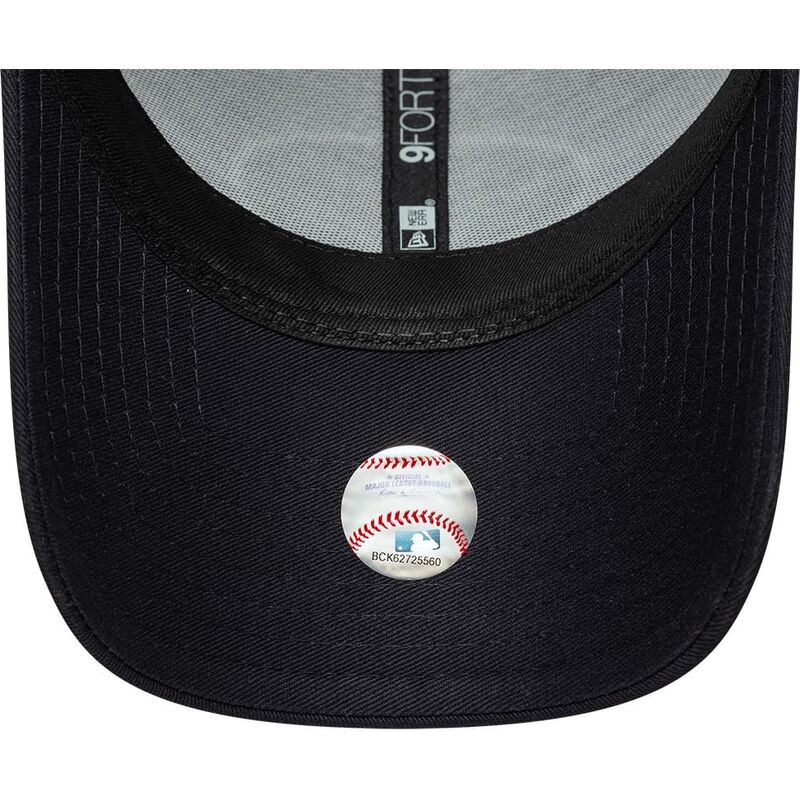 gorra-curva-azul-marino-ajustable-9forty-patch-de-new-york-yankees-mlb-de-new-era