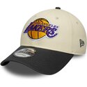 gorra-curva-beige-y-negra-ajustable-9forty-colour-block-de-los-angeles-lakers-nba-de-new-era