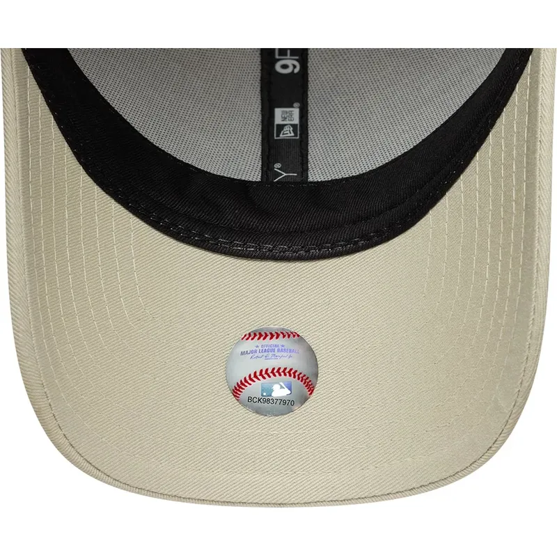 gorra-curva-beige-ajustable-con-logo-marron-9forty-faux-pony-infill-de-los-angeles-dodgers-mlb-de-new-era gorra-curva-beige-ajustable-con-logo-marron-9forty-faux-pony-infill-de-los-angeles-dodgers-mlb-de-new-era