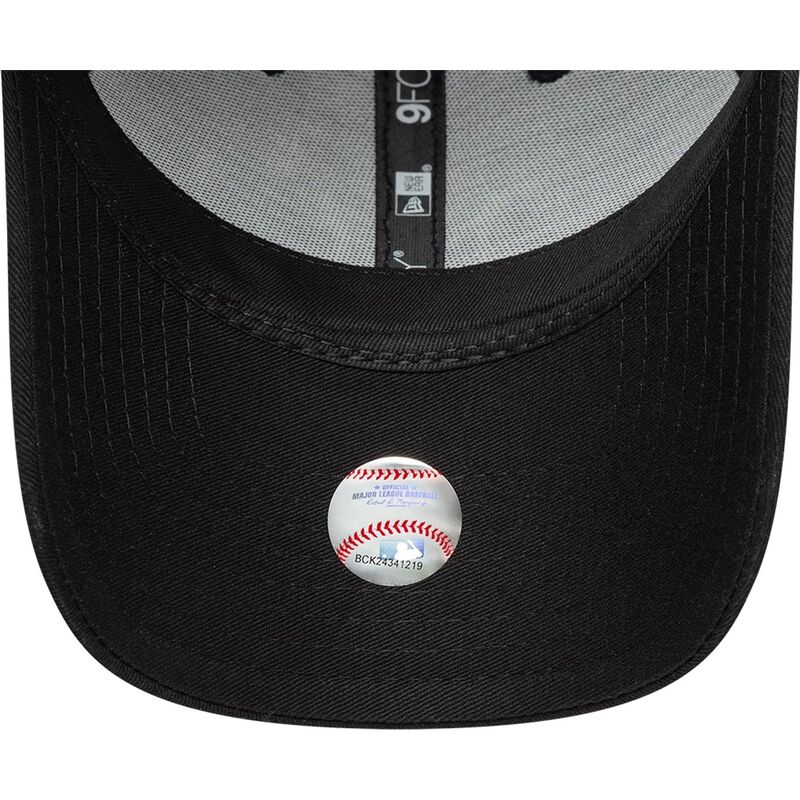 gorra-curva-negra-ajustable-con-logo-marron-9forty-faux-pony-infill-de-new-york-yankees-mlb-de-new-era gorra-curva-negra-ajustable-con-logo-marron-9forty-faux-pony-infill-de-new-york-yankees-mlb-de-new-era