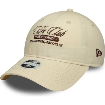 Gorra curva beige ajustable para mujer 9TWENTY Coffee Club de New Era