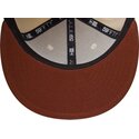 gorra-plana-marron-y-beige-ajustada-con-logo-marron-59fifty-league-essential-de-new-york-yankees-mlb-de-new-era