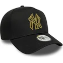 gorra-curva-negra-snapback-con-logo-dorado-e-frame-metallic-outline-de-new-york-yankees-mlb-de-new-era