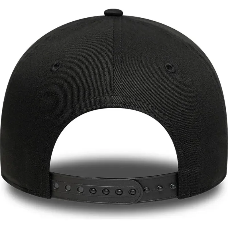 gorra-curva-negra-snapback-con-logo-dorado-e-frame-metallic-outline-de-new-york-yankees-mlb-de-new-era gorra-curva-negra-snapback-con-logo-dorado-e-frame-metallic-outline-de-new-york-yankees-mlb-de-new-era