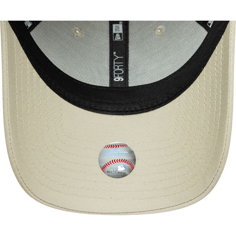 new-era-curved-brim-dark-green-logo-9forty-league-essential-new-york-yankees-mlb-beige-adjustable-cap