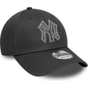gorra-curva-gris-ajustable-9forty-metallic-outline-de-new-york-yankees-mlb-de-new-era