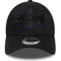 gorra-curva-negra-ajustable-con-logo-violeta-9forty-outline-de-los-angeles-lakers-nba-de-new-era