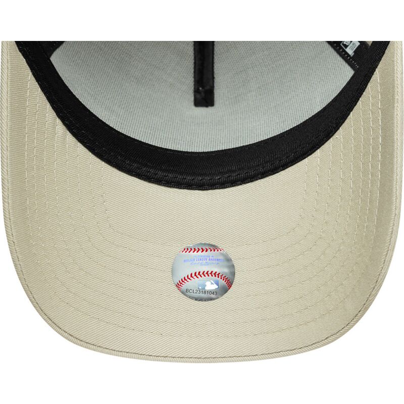 new-era-curved-brim-golden-logo-e-frame-metallic-outline-new-york-yankees-mlb-beige-snapback-cap new-era-curved-brim-golden-logo-e-frame-metallic-outline-new-york-yankees-mlb-beige-snapback-cap