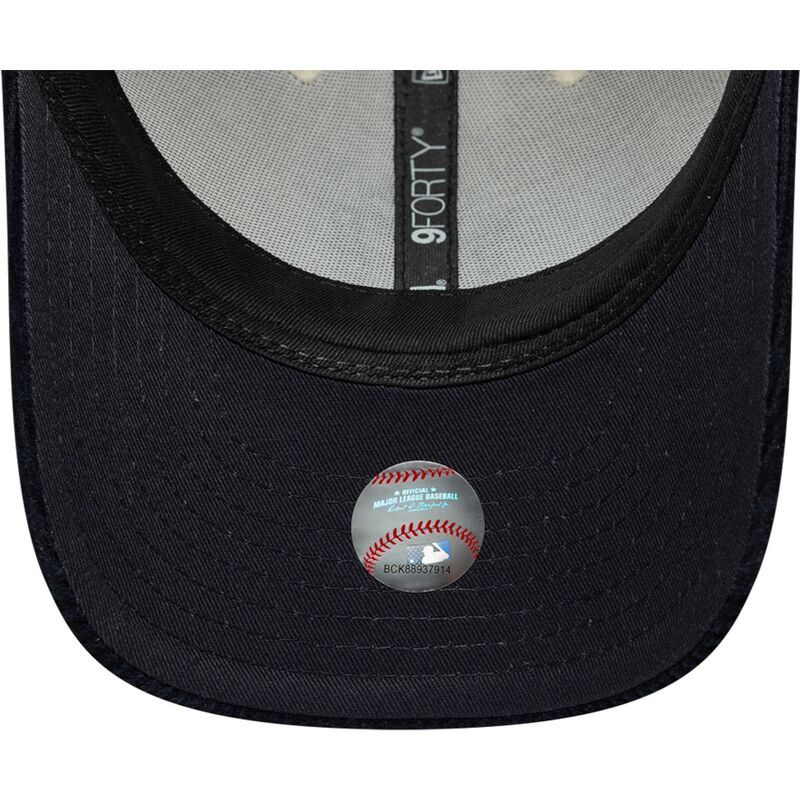 gorra-curva-beige-y-azul-marino-ajustable-con-logo-azul-marino-9forty-m-crown-cord-de-new-york-yankees-mlb-de-new-era gorra-curva-beige-y-azul-marino-ajustable-con-logo-azul-marino-9forty-m-crown-cord-de-new-york-yankees-mlb-de-new-era