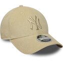gorra-curva-beige-ajustable-con-logo-beige-9forty-m-crown-cord-de-new-york-yankees-mlb-de-new-era