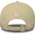 gorra-curva-beige-ajustable-con-logo-beige-9forty-m-crown-cord-de-new-york-yankees-mlb-de-new-era