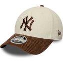gorra-curva-marron-y-beige-ajustable-con-logo-marron-9forty-m-crown-cord-de-new-york-yankees-mlb-de-new-era