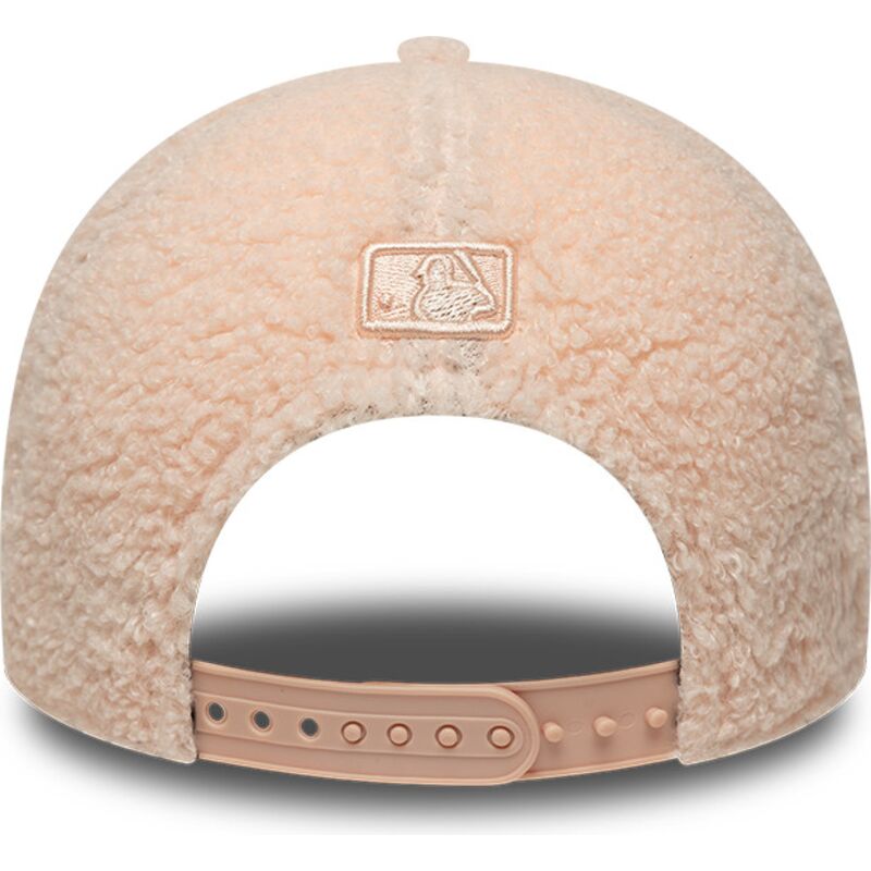 gorra-curva-rosa-snapback-para-nino-con-logo-rosa-9forty-m-crown-winter-borg-de-new-york-yankees-mlb-de-new-era