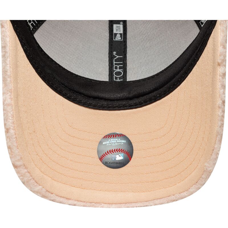 gorra-curva-rosa-snapback-para-nino-con-logo-rosa-9forty-m-crown-winter-borg-de-new-york-yankees-mlb-de-new-era