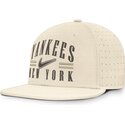 nike-flat-brim-dri-fit-true-structured-aero-bill-new-york-yankees-mlb-beige-fitted-cap