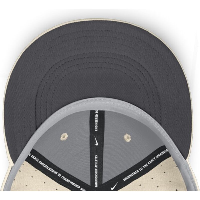 gorra-plana-beige-ajustada-dri-fit-true-structured-aero-bill-de-new-york-yankees-mlb-de-nike gorra-plana-beige-ajustada-dri-fit-true-structured-aero-bill-de-new-york-yankees-mlb-de-nike