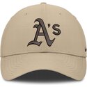 gorra-curva-beige-ajustable-con-logo-marron-structured-uv-poly-ripstop-de-oakland-athletics-mlb-de-nike